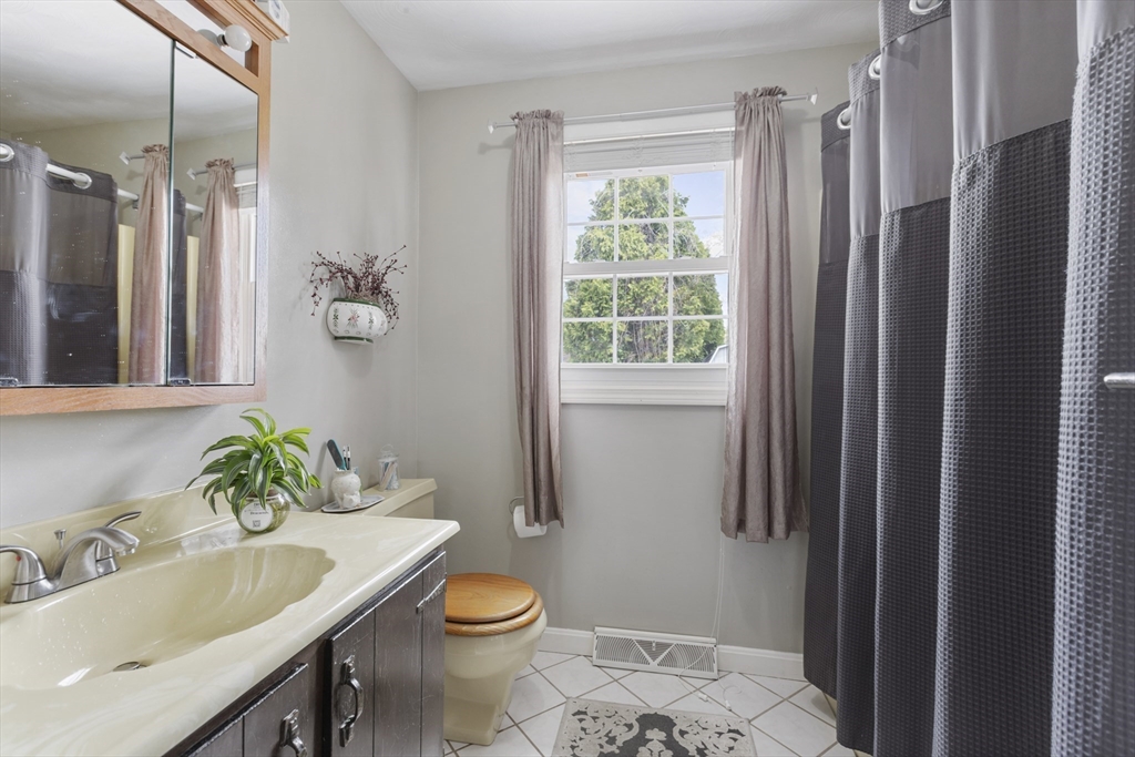 706 Lawton Street Fall River, MA 02721 - Photo 24 of 42