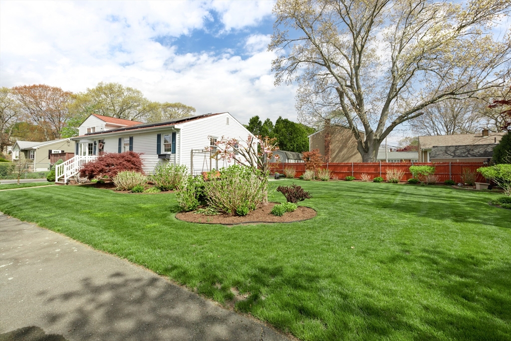 706 Lawton Street Fall River, MA 02721 - Photo 4 of 42