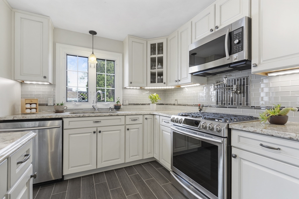 706 Lawton Street Fall River, MA 02721 - Photo 8 of 42