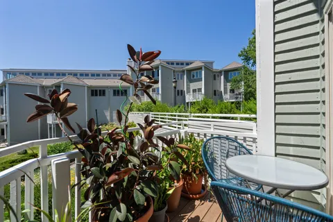 $185,000 | 1372 Carling Drive, Unit 207, St. Paul, MN 55108