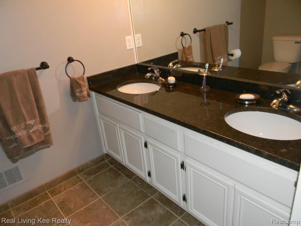 3717 Summit Ridge Drive Rochester, MI 48306 - Photo 46 of 64 DSCN7836.jpg