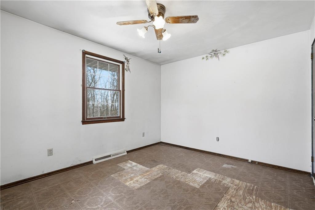 120 Grandview Drive Freeport, PA 16229 - Photo 26 of 40 an empty room with windows and fan