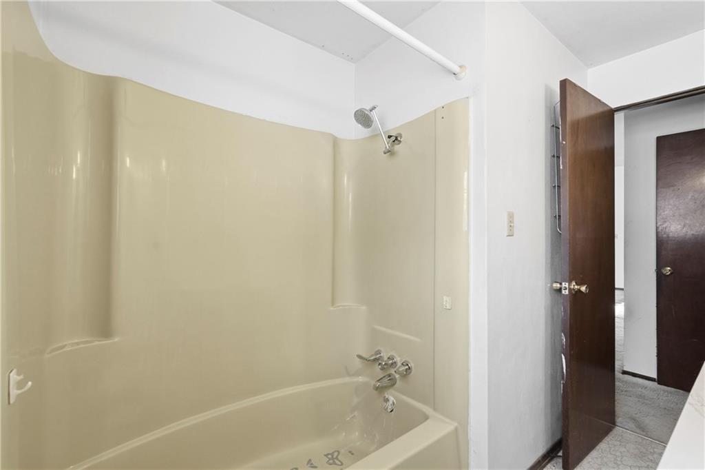 120 Grandview Drive Freeport, PA 16229 - Photo 29 of 40 a bathroom with a bathtub and a shower