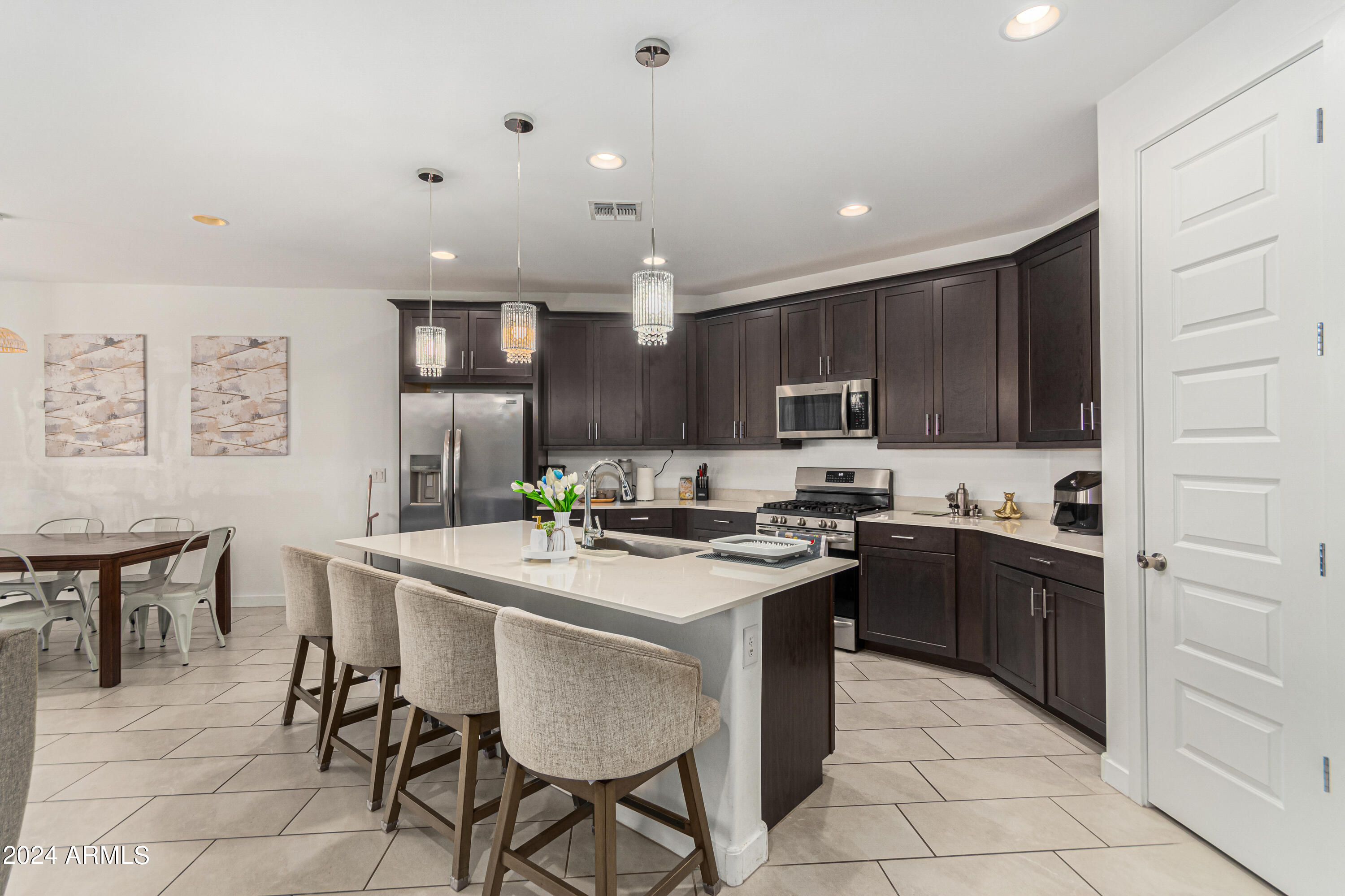 2615 West Pecan Road Phoenix, AZ 85041 - Photo 6 of 35 09-Pecan