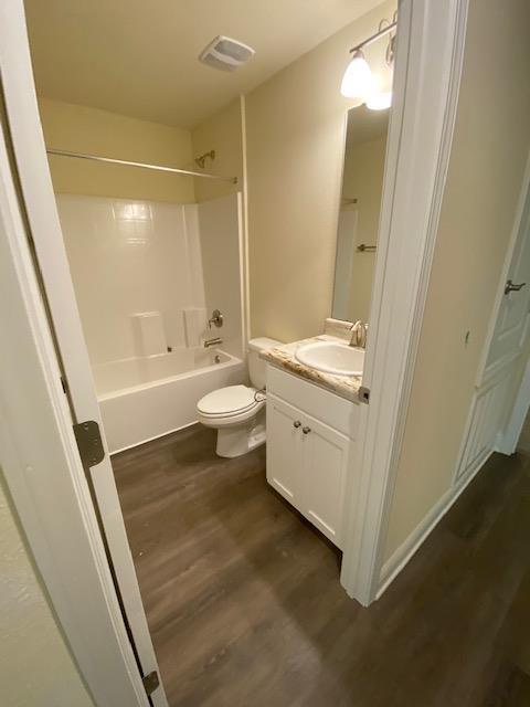 5784 Marigold Loop Crestview, FL 32539 - Photo 9 of 15 2005 hall bath