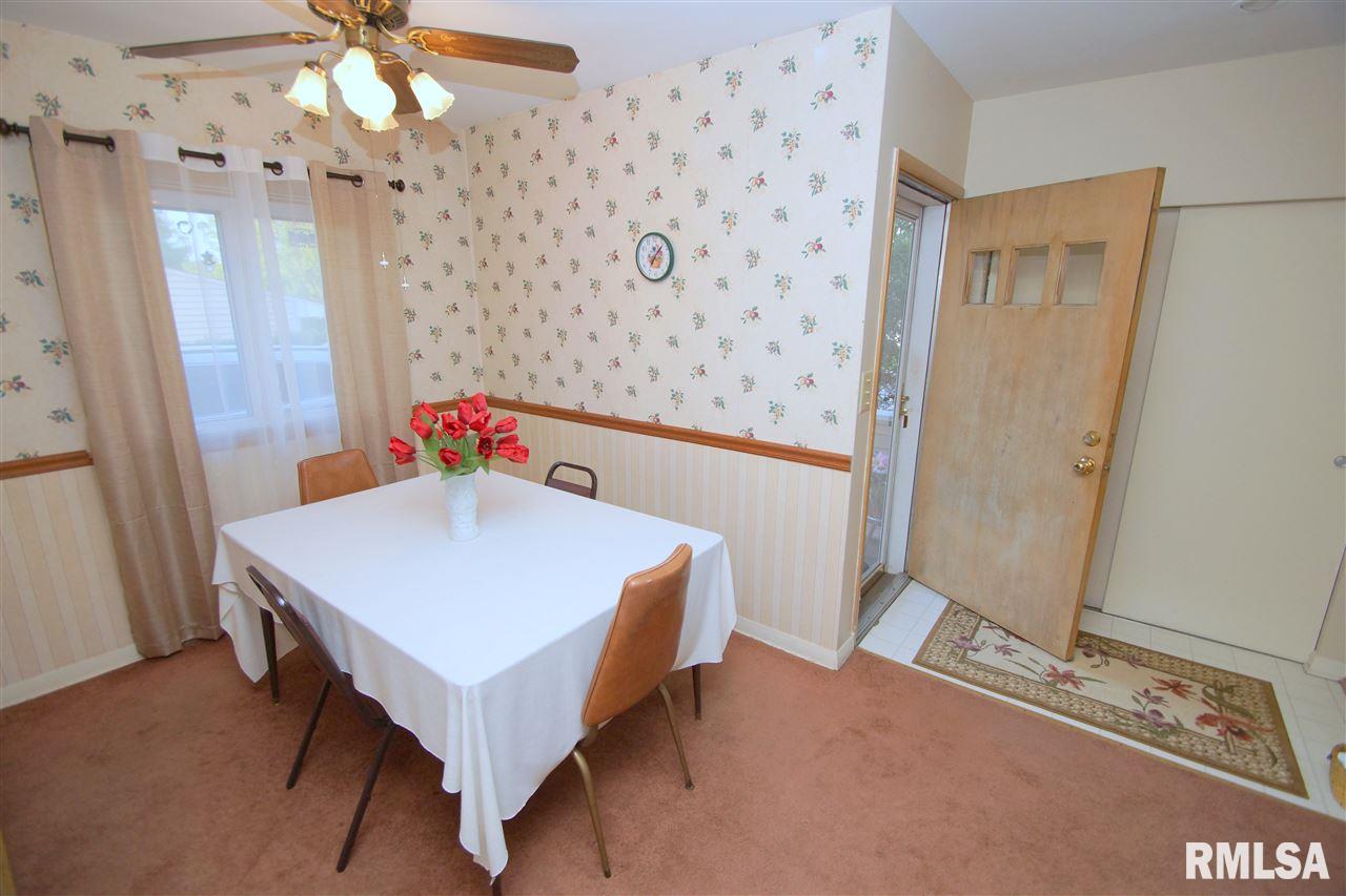 2874 Northhaven Road Davenport, IA 52804 - Photo 4 of 18 Gallery Image 4