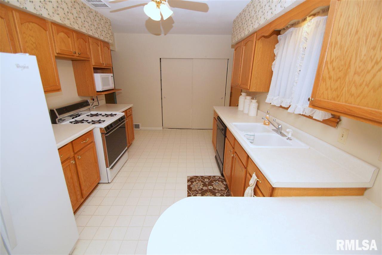 2874 Northhaven Road Davenport, IA 52804 - Photo 6 of 18 Gallery Image 6