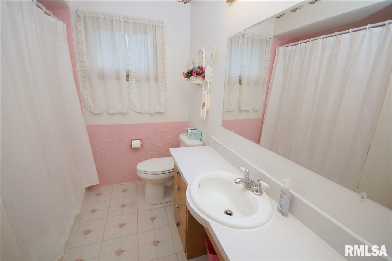 2874 Northhaven Road Davenport, IA 52804 - Photo 8 of 18 Gallery Image 8