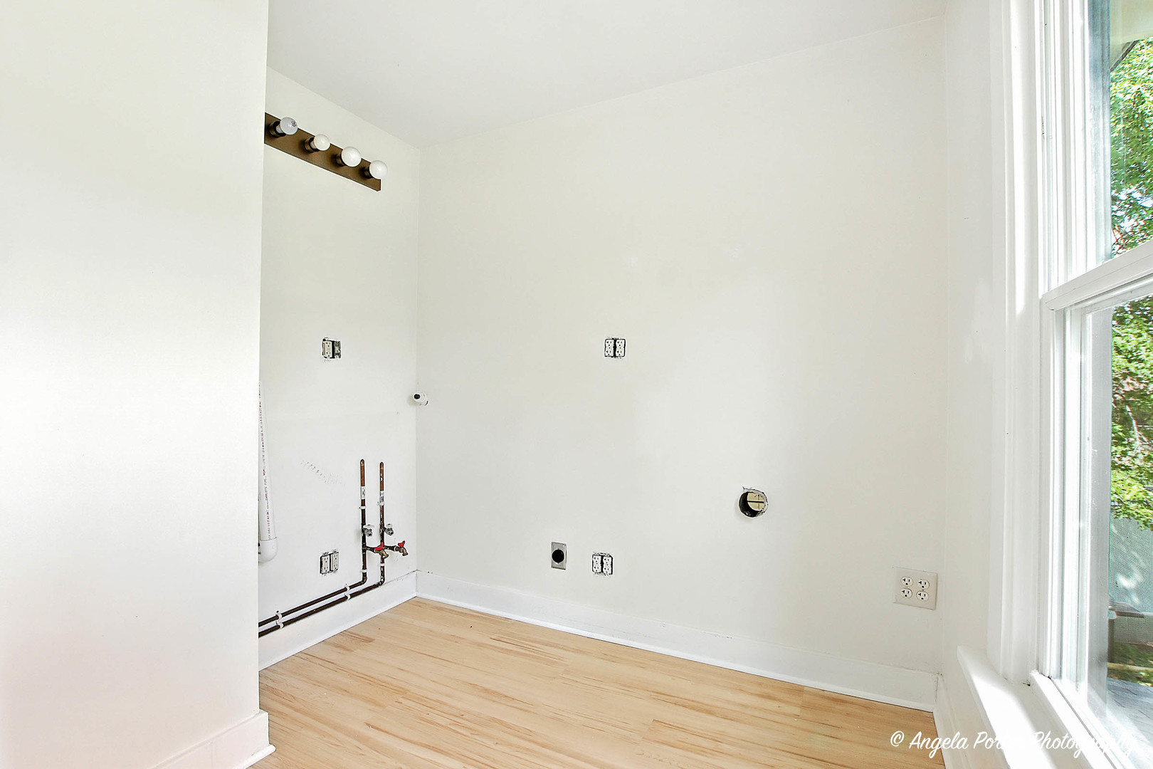 41028 North Ridge Circle Antioch, IL 60002 - Photo 18 of 29 a view of a room with wooden floor and windows