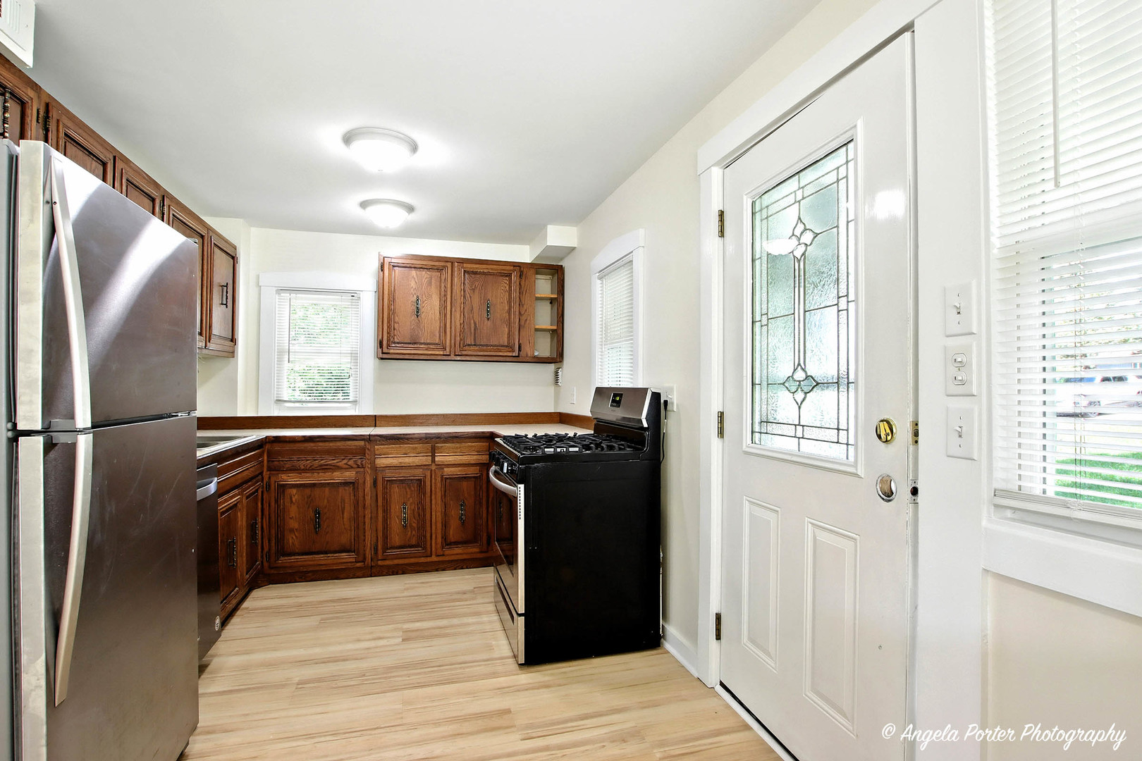 41028 North Ridge Circle Antioch, IL 60002 - Photo 2 of 29 a kitchen with a refrigerator and a sink
