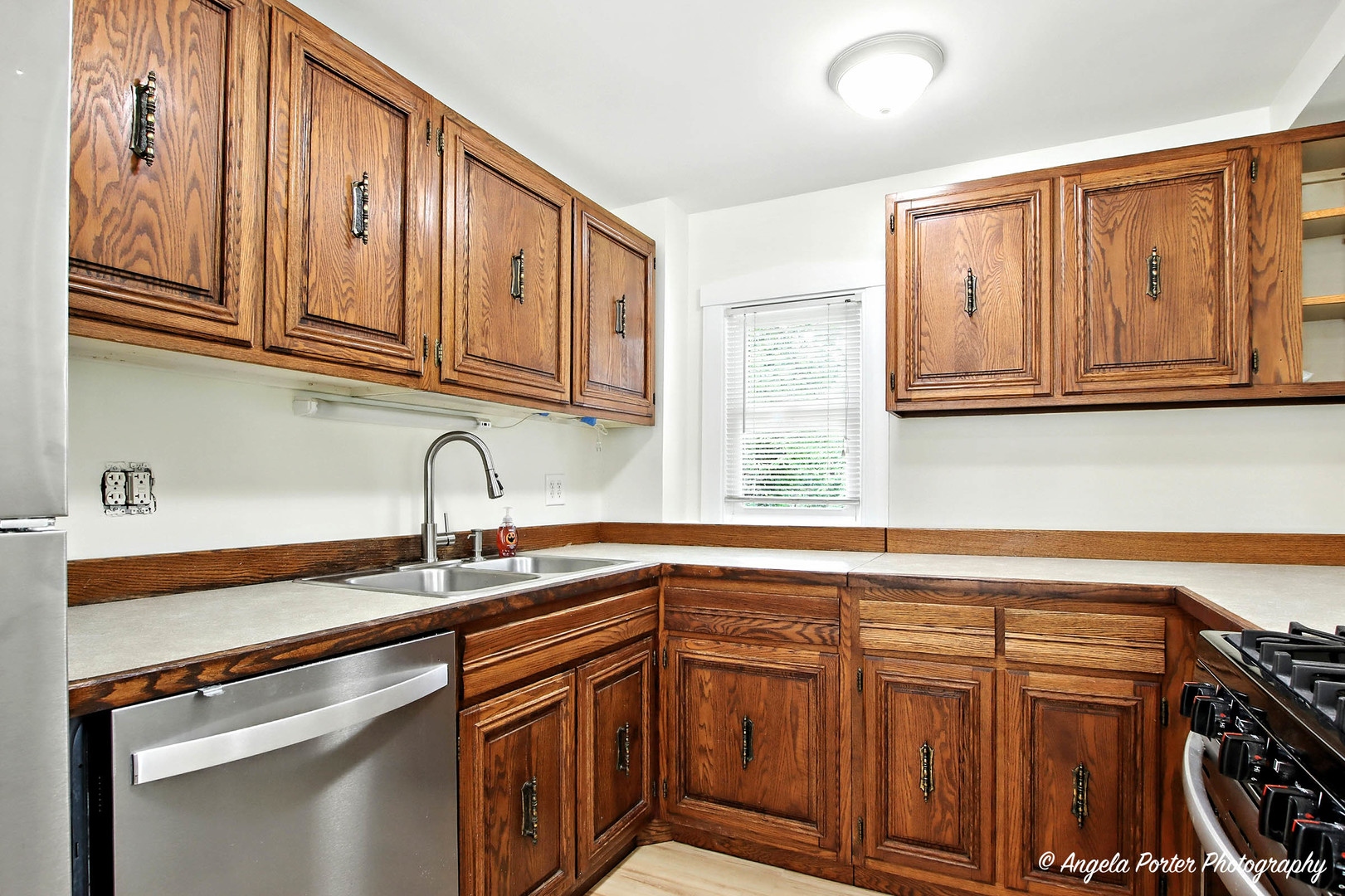 41028 North Ridge Circle Antioch, IL 60002 - Photo 4 of 29 a kitchen with stainless steel appliances granite countertop a sink and cabinets