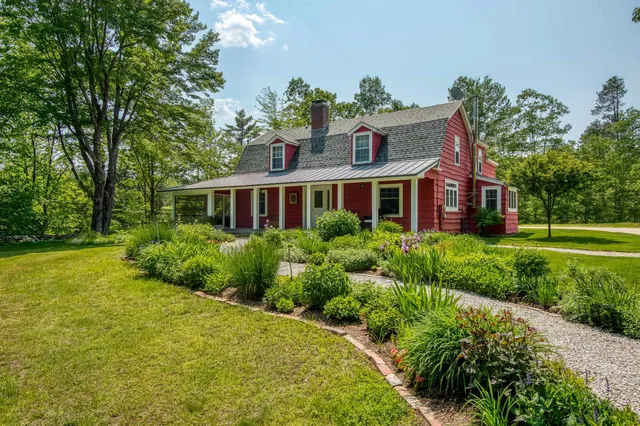 $824,900 | 33 Roberts Road, Center Conway, NH 03813