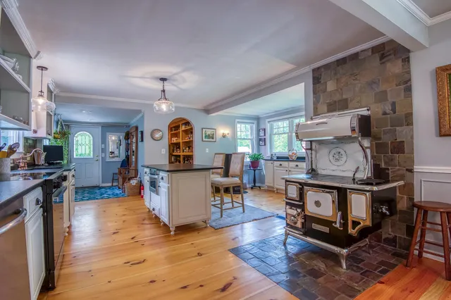 $824,900 | 33 Roberts Road, Center Conway, NH 03813