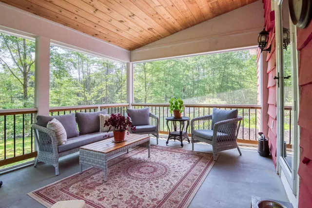 $824,900 | 33 Roberts Road, Center Conway, NH 03813