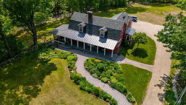 $824,900 | 33 Roberts Road, Center Conway, NH 03813