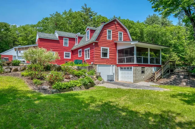 $824,900 | 33 Roberts Road, Center Conway, NH 03813