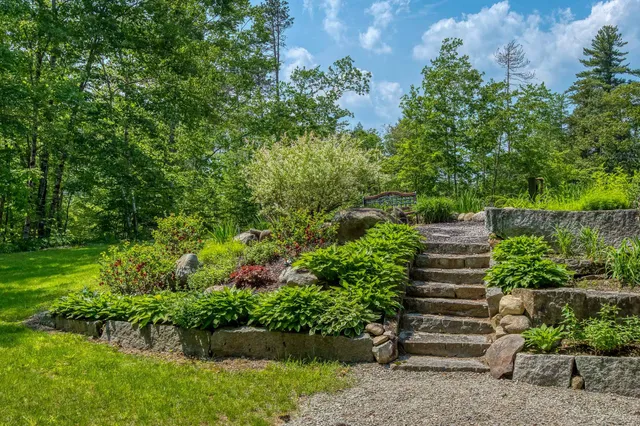 $824,900 | 33 Roberts Road, Center Conway, NH 03813