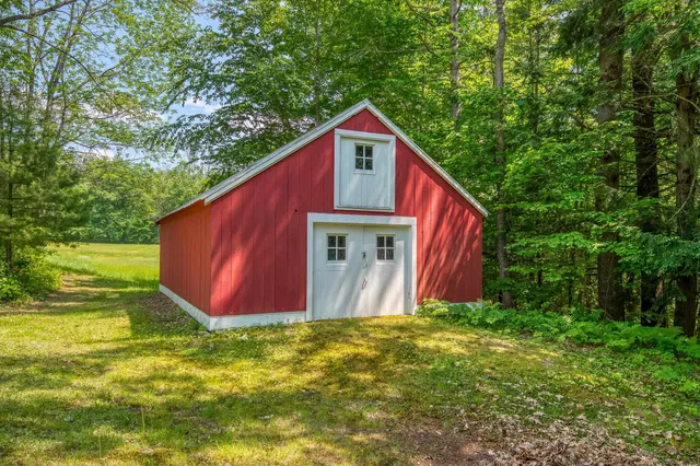 $824,900 | 33 Roberts Road, Center Conway, NH 03813