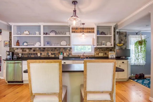 $824,900 | 33 Roberts Road, Center Conway, NH 03813