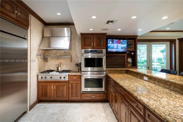 $12,999,000 | 6465 Pine Tree Dr Circle, Miami Beach, FL 33141