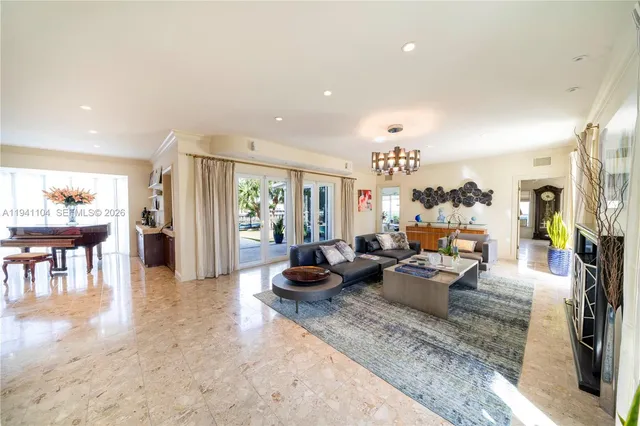 $13,900,000 | 6465 Pine Tree Dr Circle, Miami Beach, FL 33141