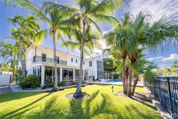 $12,999,000 | 6465 Pine Tree Dr Circle, Miami Beach, FL 33141