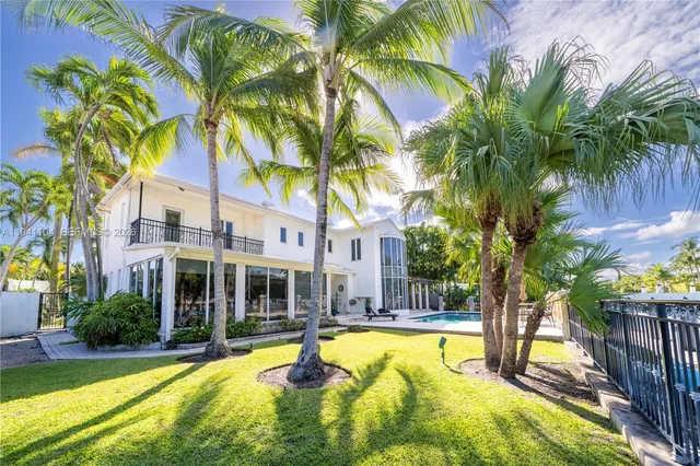 $13,900,000 | 6465 Pine Tree Dr Circle, Miami Beach, FL 33141