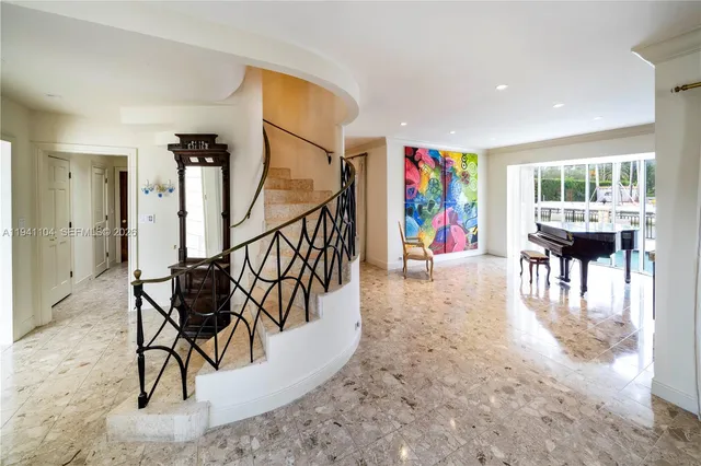 $13,900,000 | 6465 Pine Tree Dr Circle, Miami Beach, FL 33141