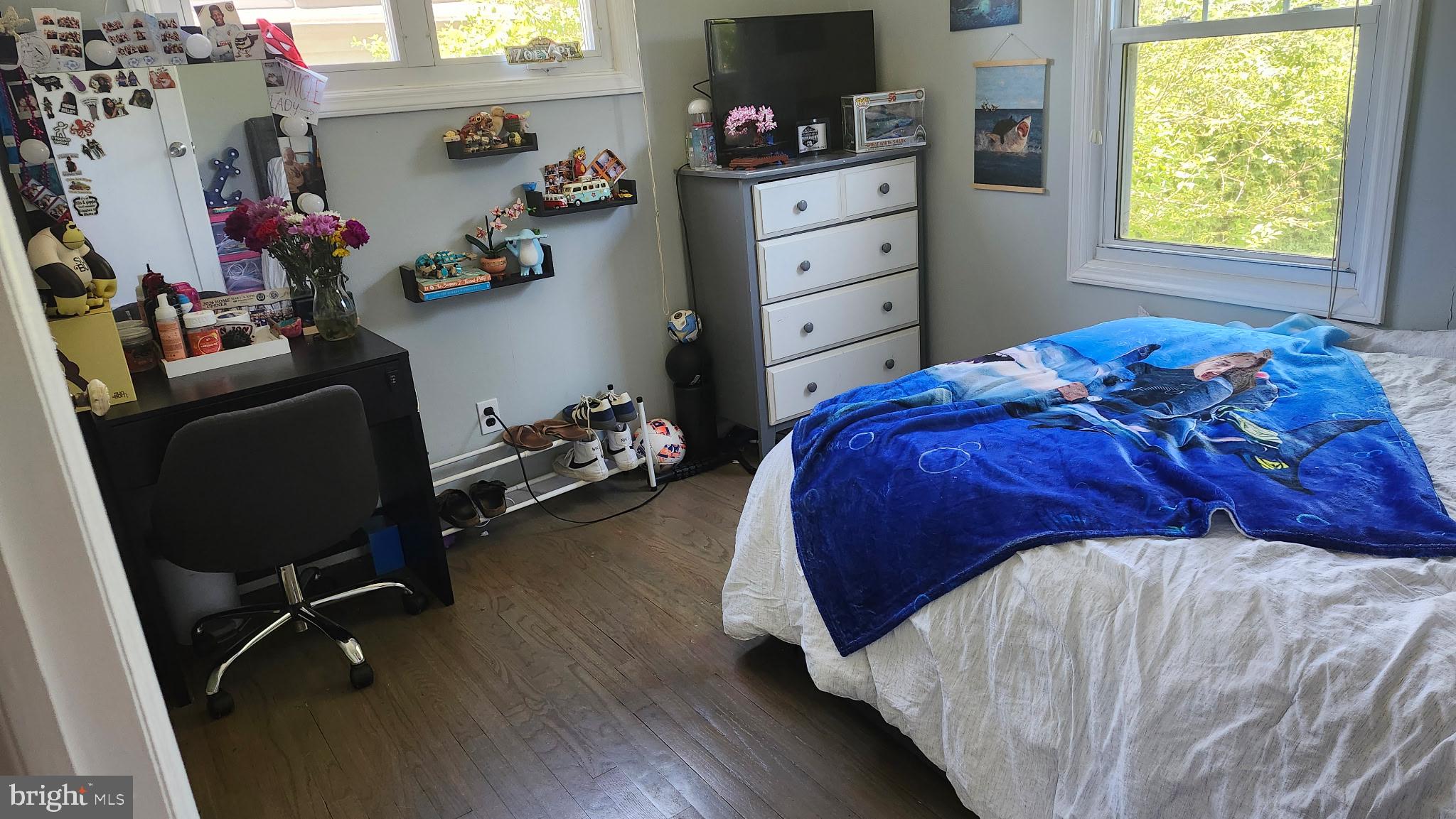 24 Forman Drive Hamilton, NJ 08690 - Photo 2 of 17 Cozy bedroom with natural light.