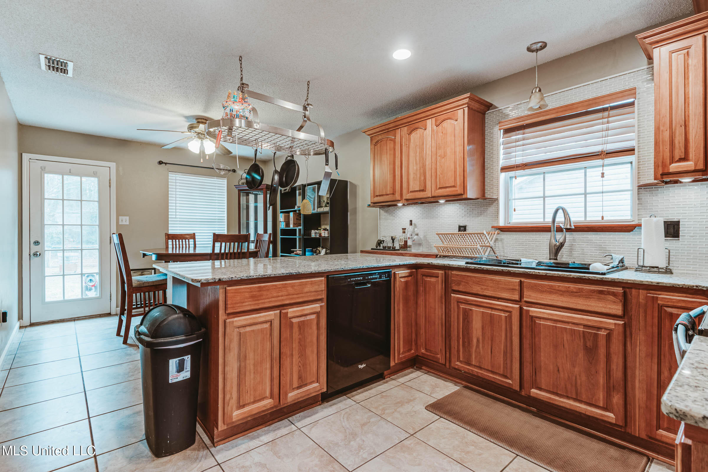 14082 Ridgeway Drive Gulfport, MS 39503 - Photo 8 of 31 14082 Ridgeway Dr (6)