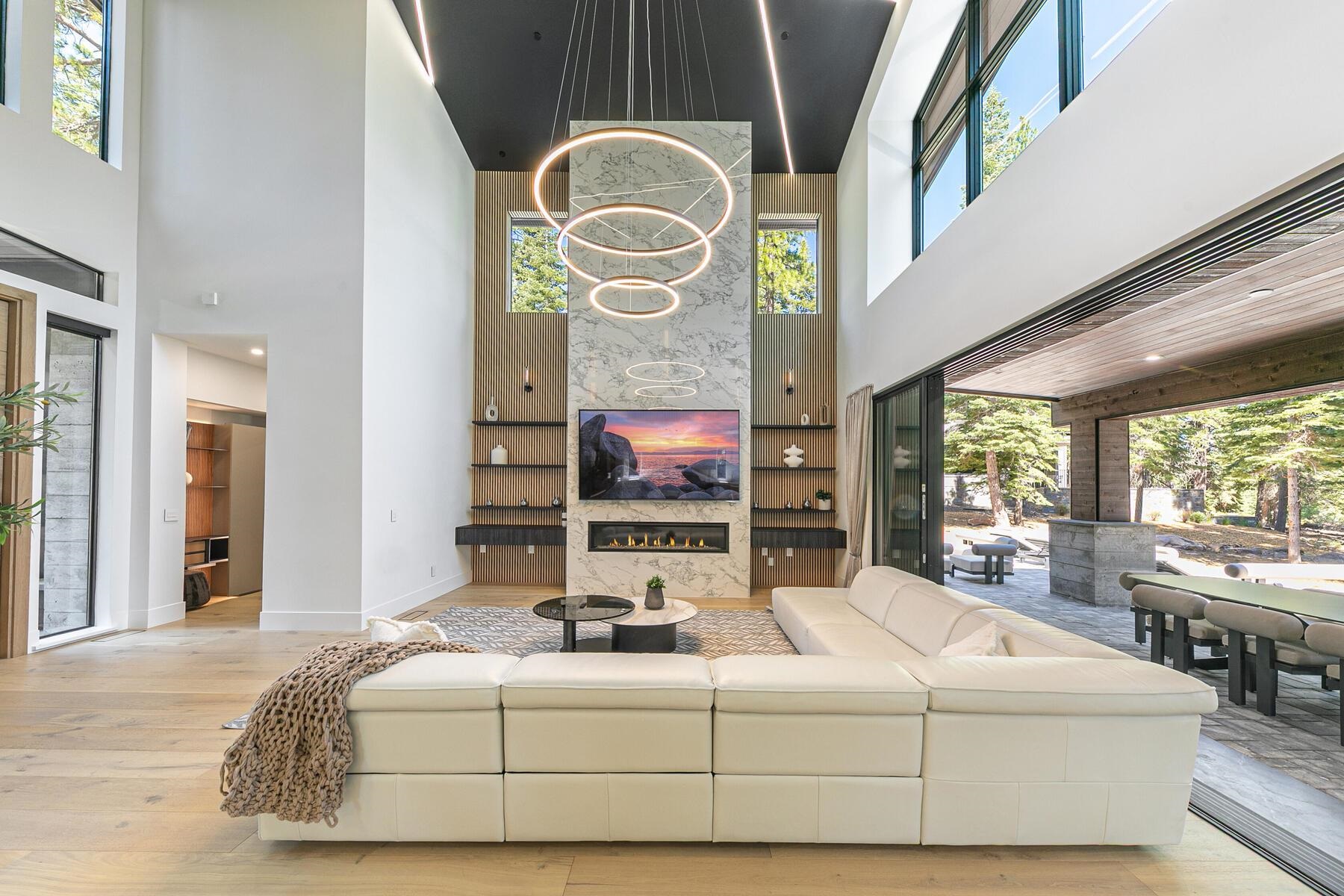 9287 Brae Road Truckee, CA 96161 - Photo 5 of 28 a bedroom with a bed and window