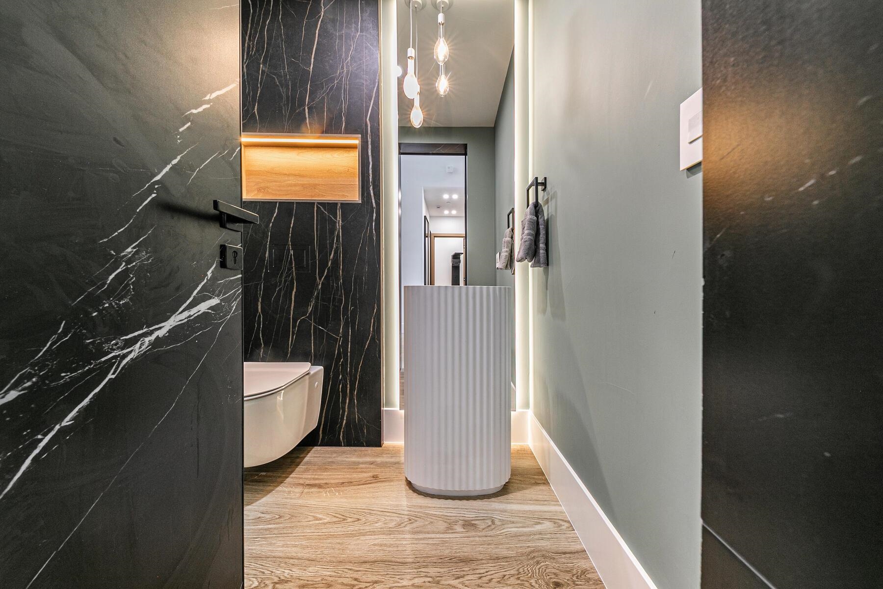 9287 Brae Road Truckee, CA 96161 - Photo 6 of 28 a view of bathroom