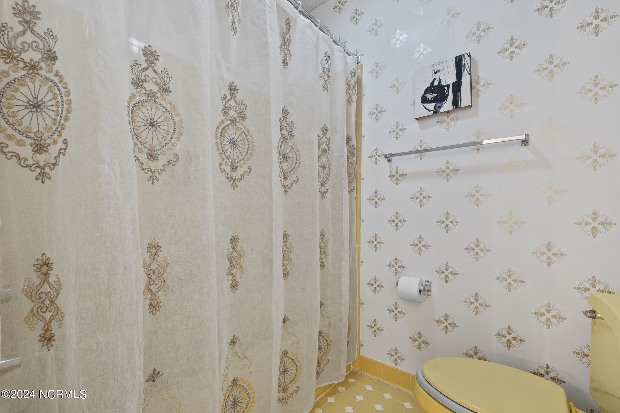 6 Canter Place Pinehurst, NC 28374 - Photo 25 of 29 Ensuite with Tub/Shower