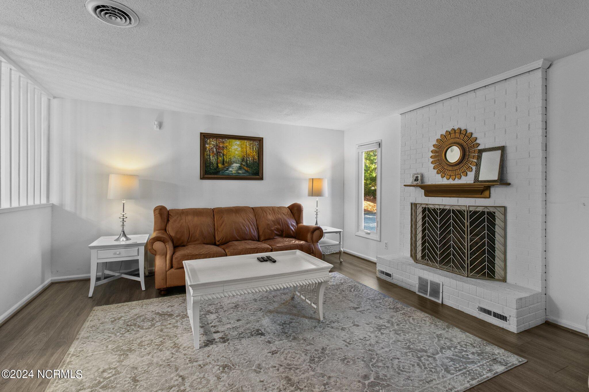 6 Canter Place Pinehurst, NC 28374 - Photo 5 of 29 Living Room
