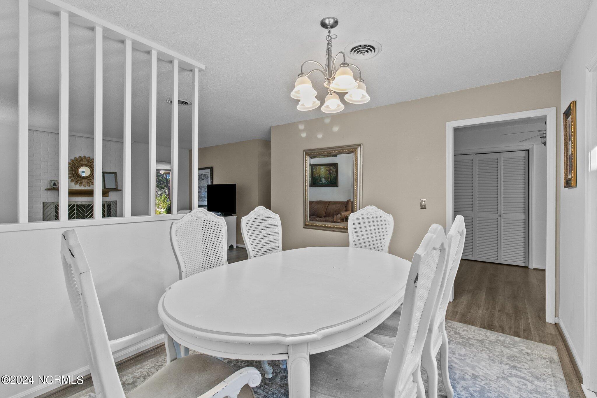 6 Canter Place Pinehurst, NC 28374 - Photo 7 of 29 Bright Dining Area