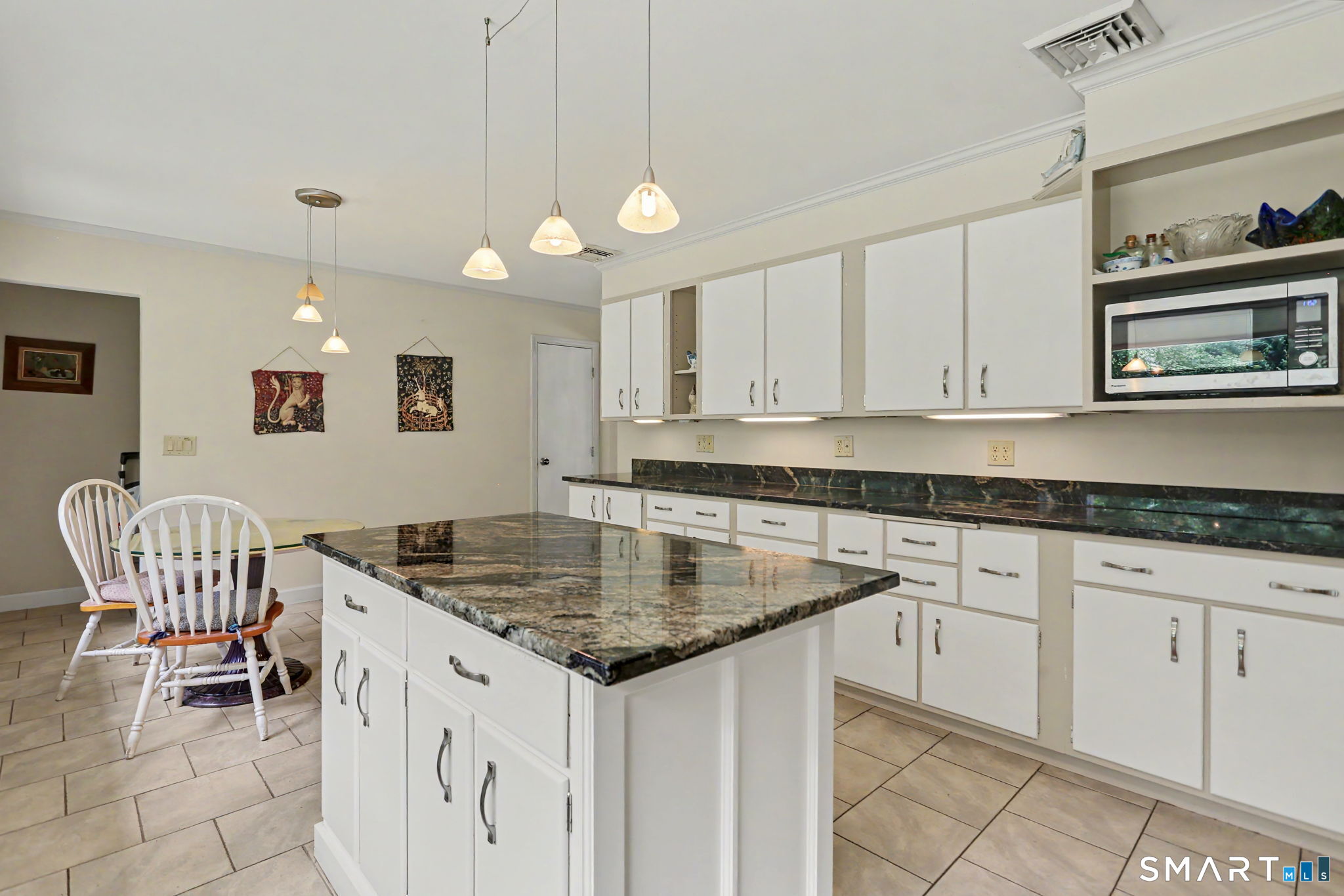 215 Hillfield Road Hamden, CT 06518 - Photo 11 of 36