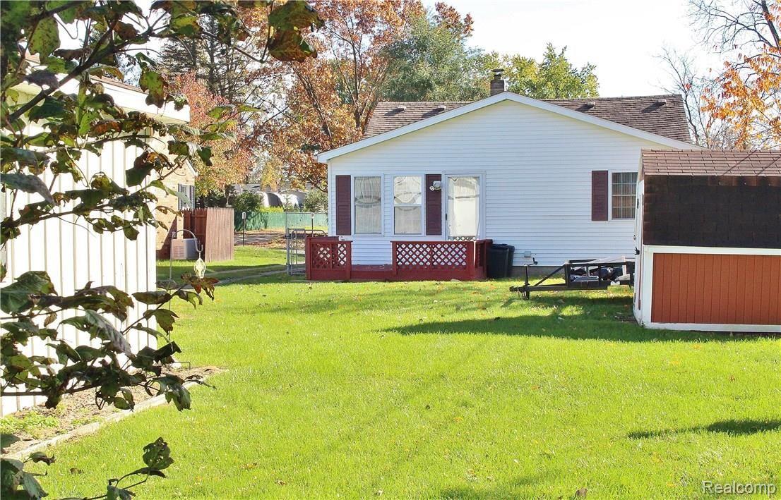 333 East Glass Road Ortonville, MI 48462 - Photo 10 of 30 Great back yard for kids