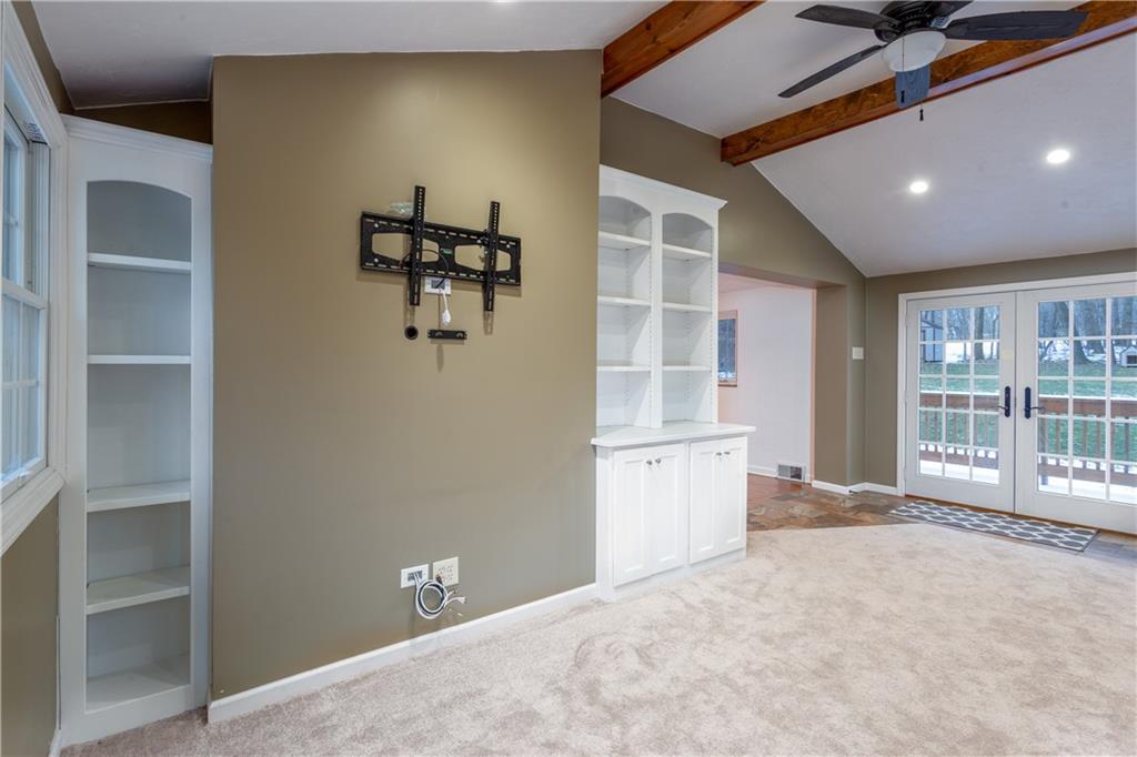 418 Sangree Road Pittsburgh, PA 15237 - Photo 11 of 24 Family Room