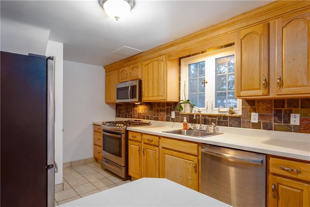 418 Sangree Road Pittsburgh, PA 15237 - Photo 9 of 24 Kitchen