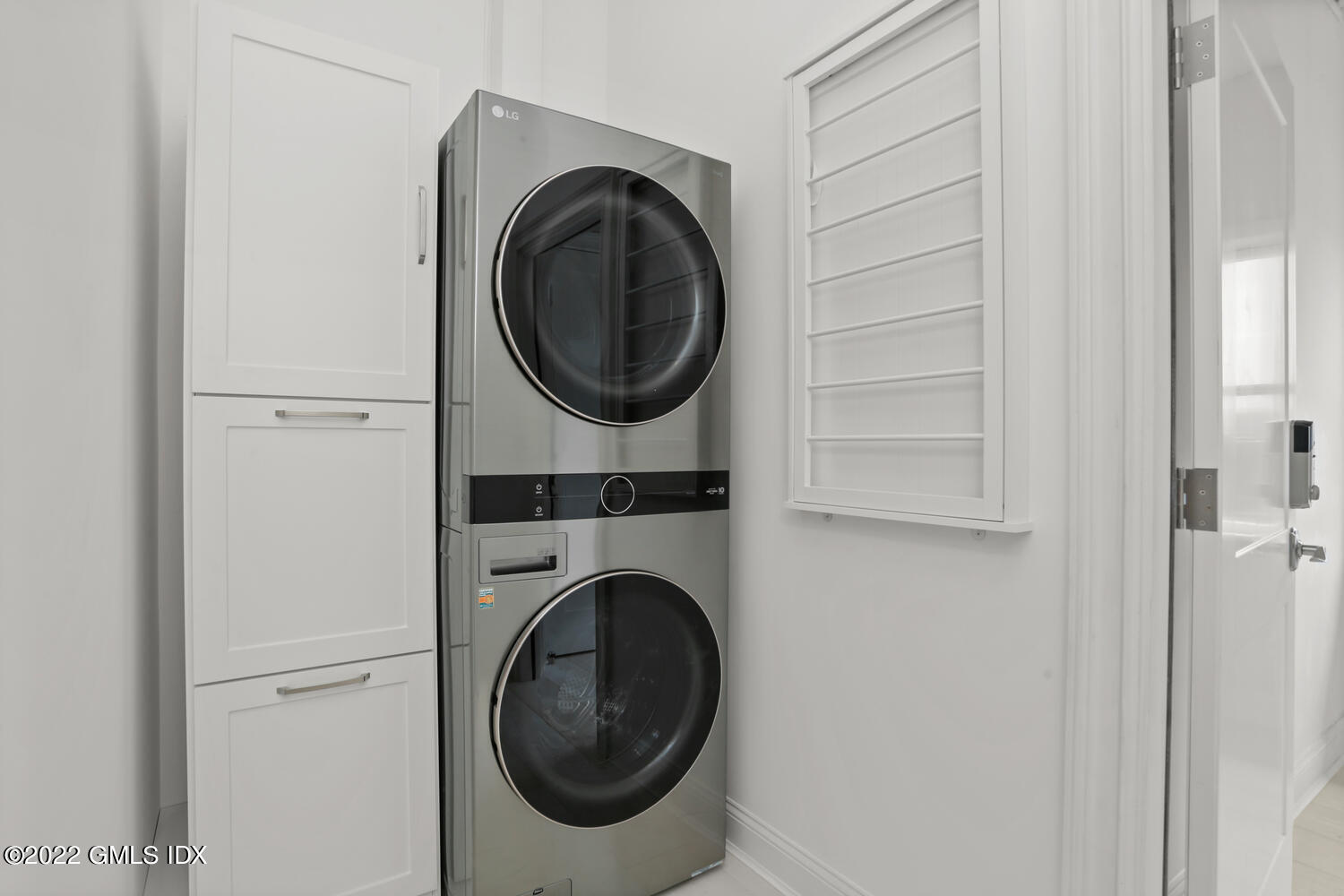 111 Mill Street, Unit PH Greenwich, CT 06830 - Photo 18 of 21 a utility room with dryer and washer