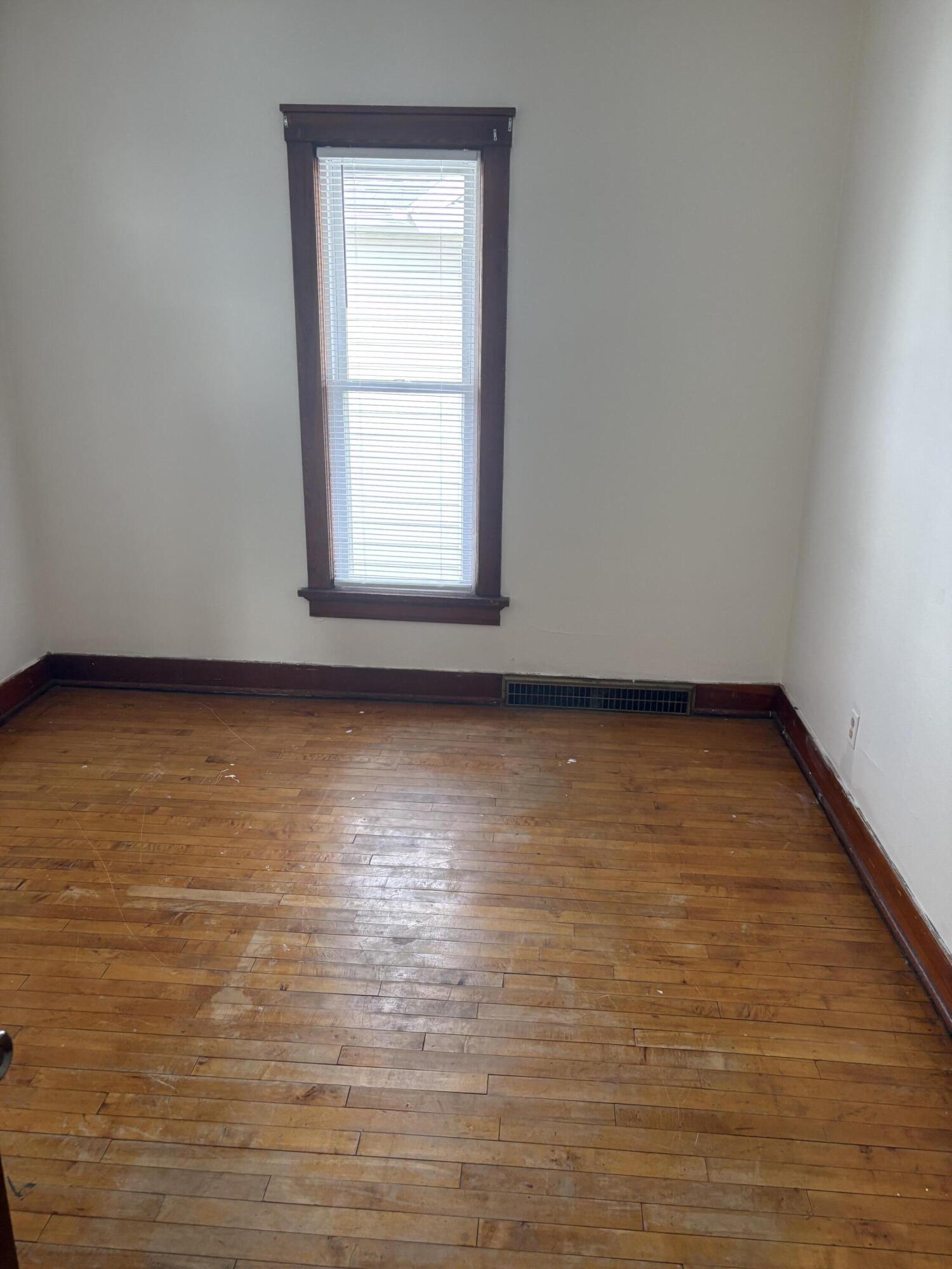 417 North 5th Street Manitowoc, WI 54220 - Photo 2 of 10 IMG_0384