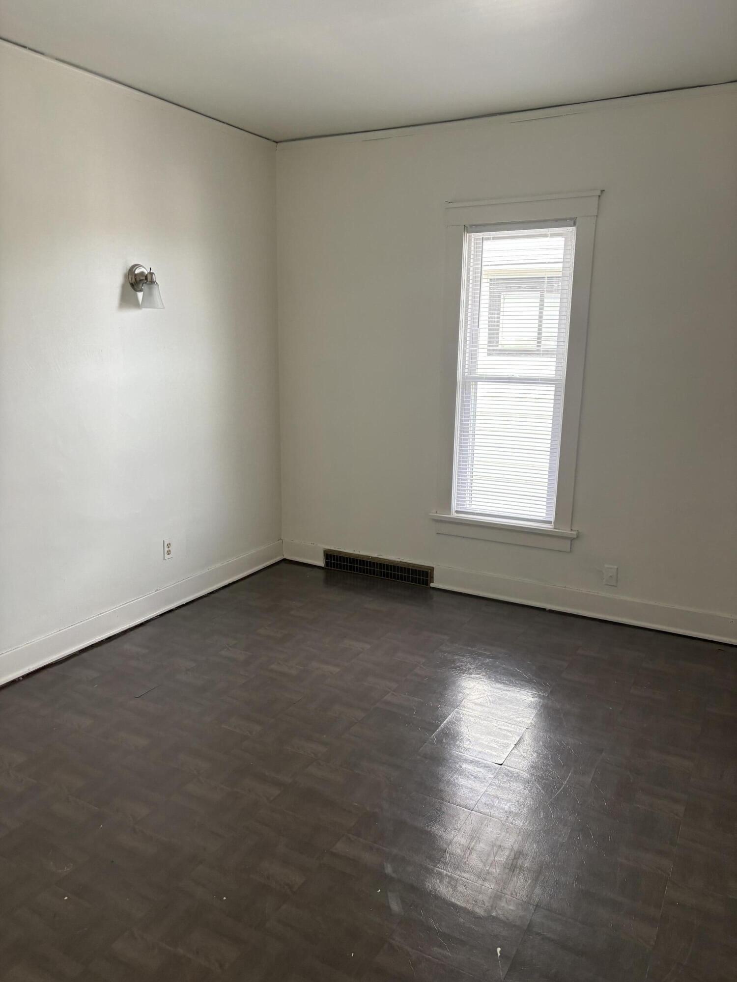 417 North 5th Street Manitowoc, WI 54220 - Photo 7 of 10 IMG_0383