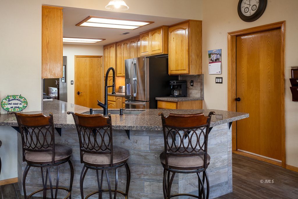 400 Dominy Road Lone Pine, CA 93545 - Photo 4 of 33 a view of a dining room with furniture and chandelier