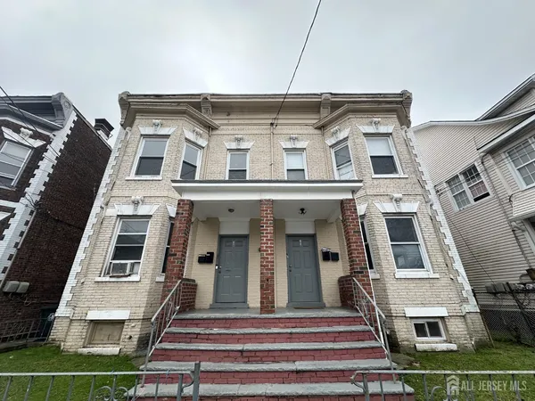 $2,500 | 159 Lewis Street, Unit 2, Perth Amboy, NJ 08861