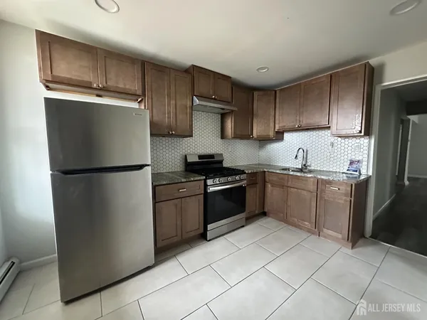 $2,500 | 159 Lewis Street, Unit 2, Perth Amboy, NJ 08861