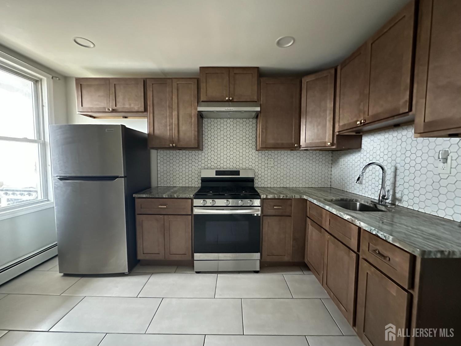 159 Lewis Street, Unit 2 Perth Amboy, NJ 08861 - Photo 4 of 10