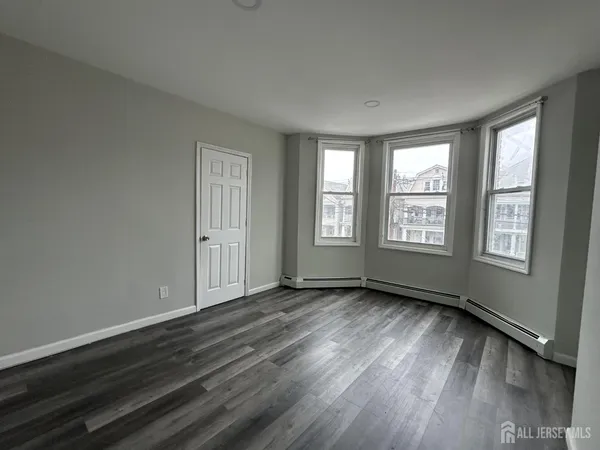 $2,500 | 159 Lewis Street, Unit 2, Perth Amboy, NJ 08861