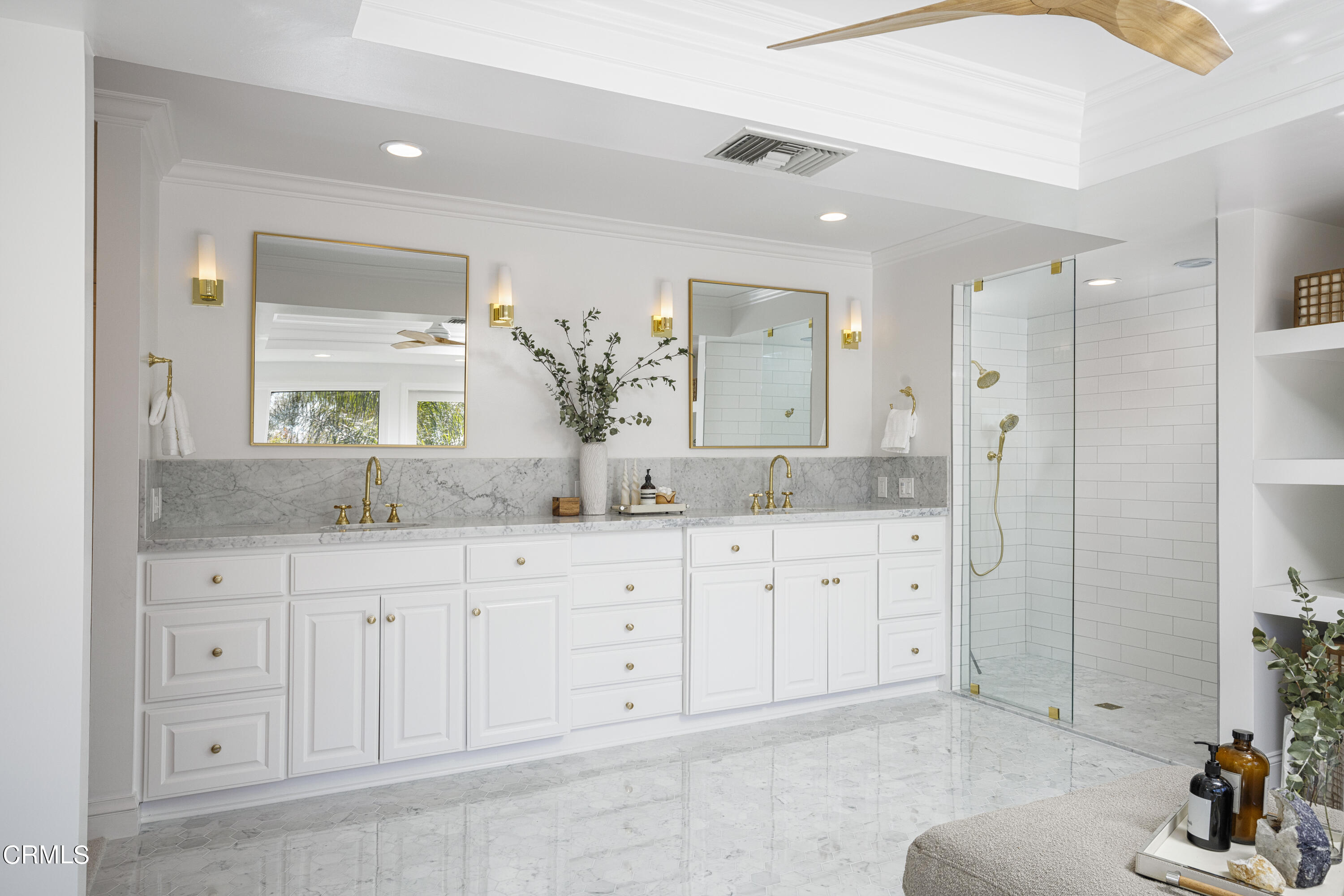 1860 Braemar Road Pasadena, CA 91103 - Photo 4 of 5 a spacious bathroom with sinks mirror and a shower