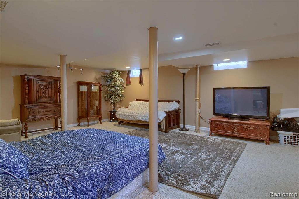 1985 Oxford Road Grosse Pointe Woods, MI 48236 - Photo 21 of 30
