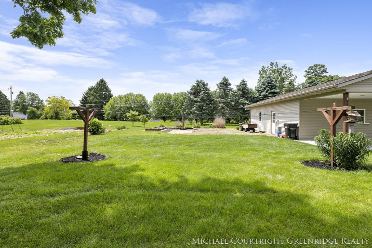 951 West Freeport Road Freeport, MI 49325 - Photo 25 of 31 IMG_1025